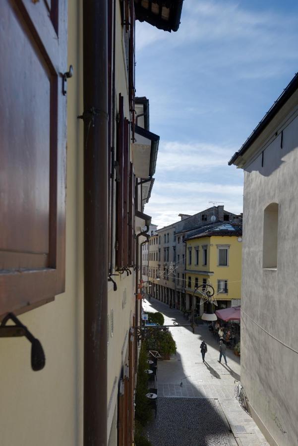 Pieno Centro Storico Nuovo Appartamento "Sarpi" Udine Luaran gambar